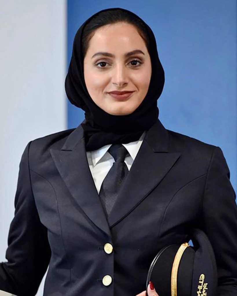 عائشة المنصوري